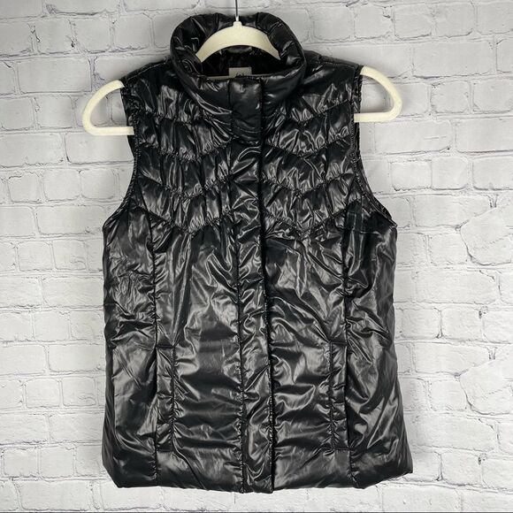 Izod Jackets & Blazers - IZOD black puff vest, size S